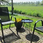 Aan De Dijk Appartement *