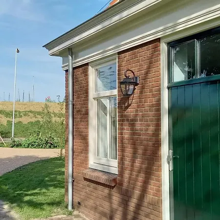 Aan De Dijk