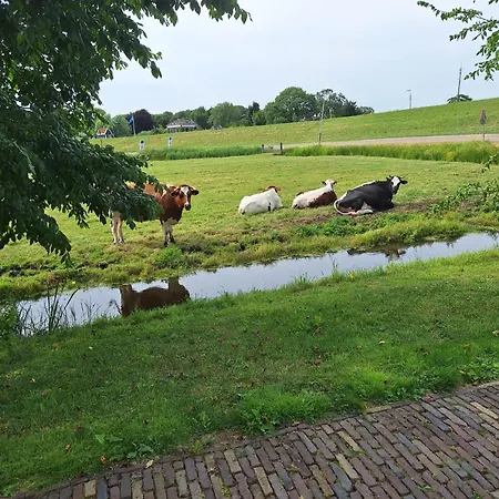 Aan De Dijk Apartmán *