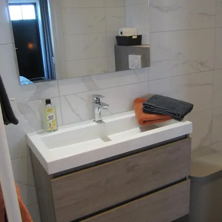 Apartment Aan De Dijk *