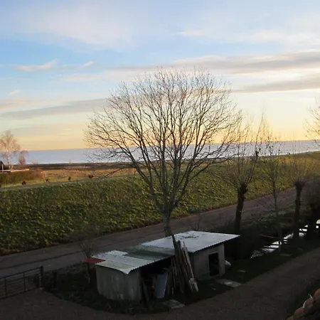 Aan De Dijk
